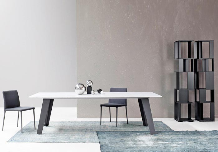 極簡風(fēng)餐廳餐桌設(shè)計，簡約到極致也是一種美