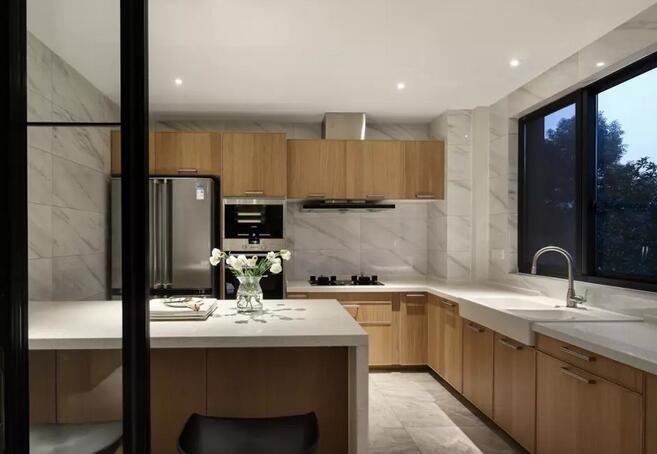 廚房裝修時(shí)該怎么選擇燈具