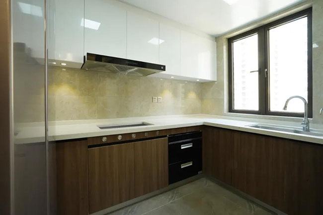 現(xiàn)代簡約三室兩廳，裹著裊裊茶香，演繹優(yōu)雅的生活格調(diào)