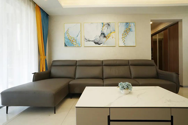 現(xiàn)代簡約三室兩廳，裹著裊裊茶香，演繹優(yōu)雅的生活格調(diào)