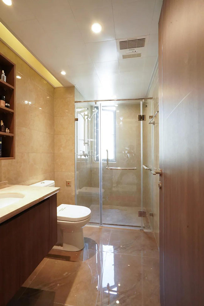 現(xiàn)代簡約三室兩廳，裹著裊裊茶香，演繹優(yōu)雅的生活格調(diào)